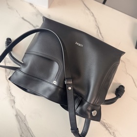 Новая средняя сумка Loewe Panta Flamen