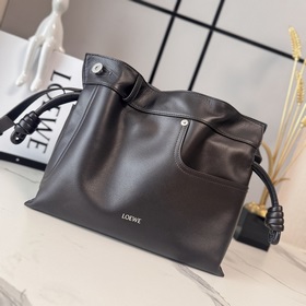 Новая средняя сумка Loewe Panta Flamen