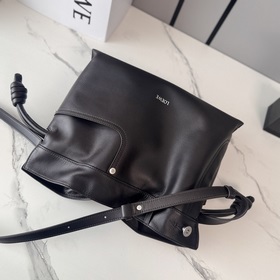 Новая средняя сумка Loewe Panta Flamen