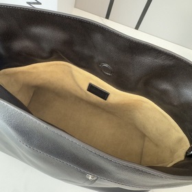 Новая средняя сумка Loewe Panta Flamen