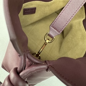 Loewe Новая версия клатча Flamenco из