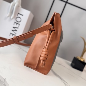 Новая версия сумки Flamenco от Loewe, 