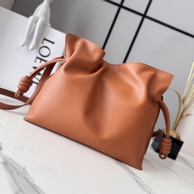 Новая версия сумки Flamenco от Loewe, 