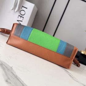 Новая версия сумки Flamenco от Loewe, 