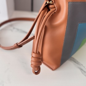 Новая версия сумки Flamenco от Loewe, 
