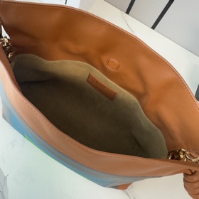 Новая версия сумки Flamenco от Loewe, 