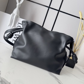Новая версия сумки Flamenco от Loewe, 