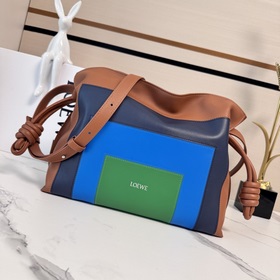 Новая версия сумки Flamenco от Loewe,