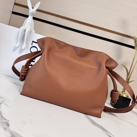 Новая версия сумки Flamenco от Loewe, 