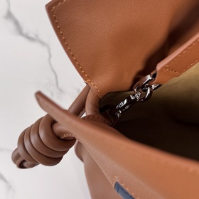 Новая версия сумки Flamenco от Loewe, 