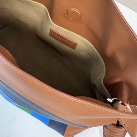 Новая версия сумки Flamenco от Loewe, 