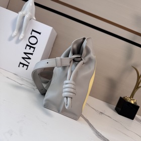 Новая версия сумки Flamenco от Loewe, 