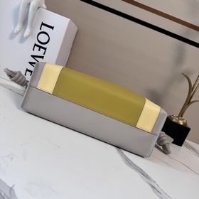 Новая версия сумки Flamenco от Loewe, 