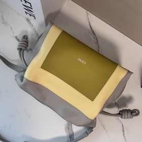Новая версия сумки Flamenco от Loewe, 