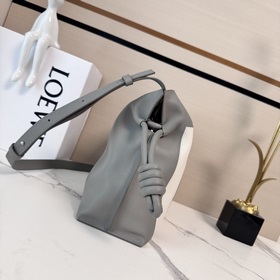 Новая версия сумки Flamenco от Loewe, 