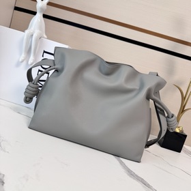 Новая версия сумки Flamenco от Loewe, 