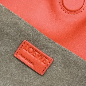 Loewe Новая версия клатча Flamenco из