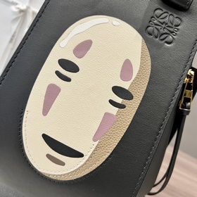 Новая коллекция Loewe в сотрудничестве