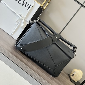 Loewe Средняя сумка Puzzle из зернист