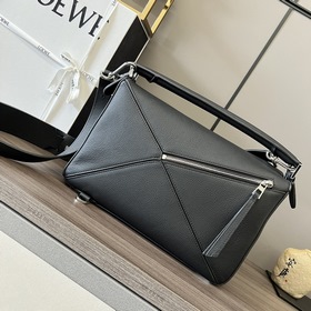 Loewe Средняя сумка Puzzle из зернист