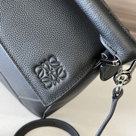 Loewe Средняя сумка Puzzle из зернист