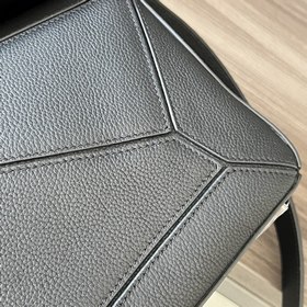 Loewe Средняя сумка Puzzle из зернист