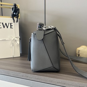 Loewe Средняя сумка Puzzle из зернист