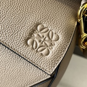 Loewe Сумка Puzzle среднего размера и