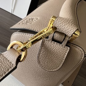 Loewe Сумка Puzzle среднего размера и