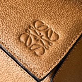 Loewe Средняя сумка Puzzle из зернист
