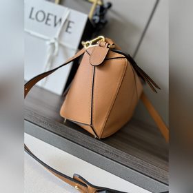 Loewe Средняя сумка Puzzle из зернист