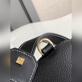 Loewe  [Модель, которую носят Ян Ми 