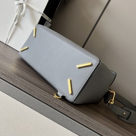 Loewe Средняя сумка Puzzle из зернист