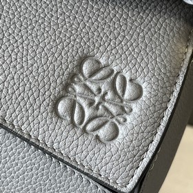 Loewe Средняя сумка Puzzle из зернист