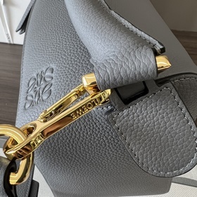 Loewe Средняя сумка Puzzle из зернист