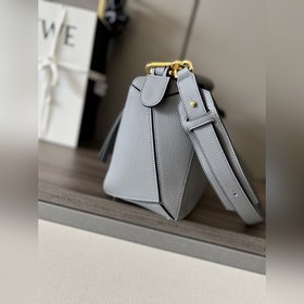 Loewe Средняя сумка Puzzle из зернист