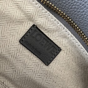 Loewe Средняя сумка Puzzle из зернист