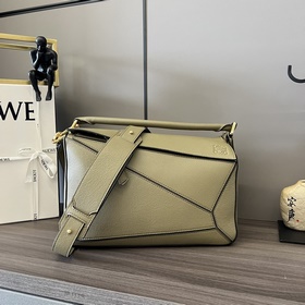 Loewe Средняя сумка Puzzle из зернист