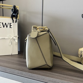 Loewe Средняя сумка Puzzle из зернист