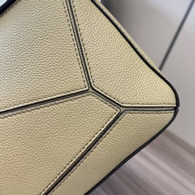 Loewe Средняя сумка Puzzle из зернист