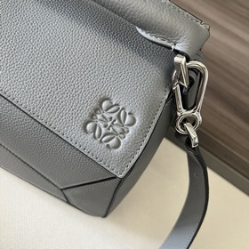 Loewe Сумка Puzzle среднего размера и