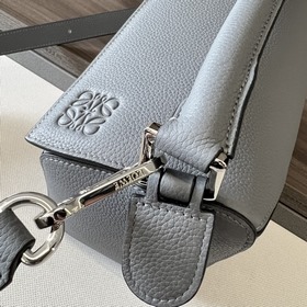 Loewe Сумка Puzzle среднего размера и