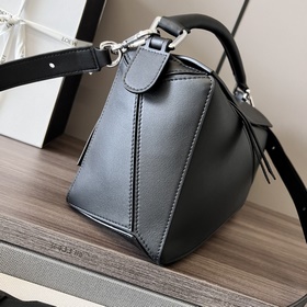 Loewe (новая версия) Сумка Puzzle сред