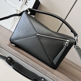 Loewe (новая версия) Сумка Puzzle сред