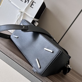 Loewe (новая версия) Сумка Puzzle сред
