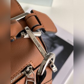 Loewe Популярная сумка Puzzle Bag (ср