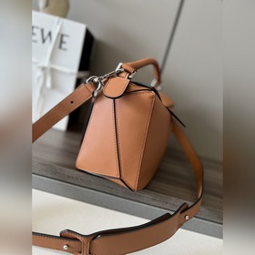 Loewe (новая версия) Сумка Puzzle сред