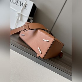 Loewe (новая версия) Сумка Puzzle сред