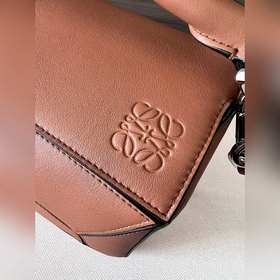 Loewe (новая версия) Сумка Puzzle сред