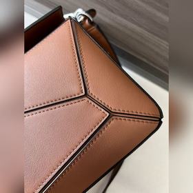 Loewe (новая версия) Сумка Puzzle сред